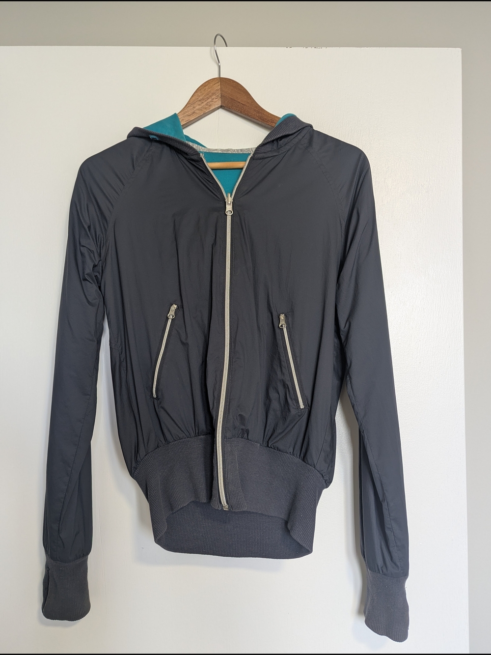 Vintage 2008 Lululemon Swell Reversible Hooded Charcoal/Turquoise Jacket, Size 4